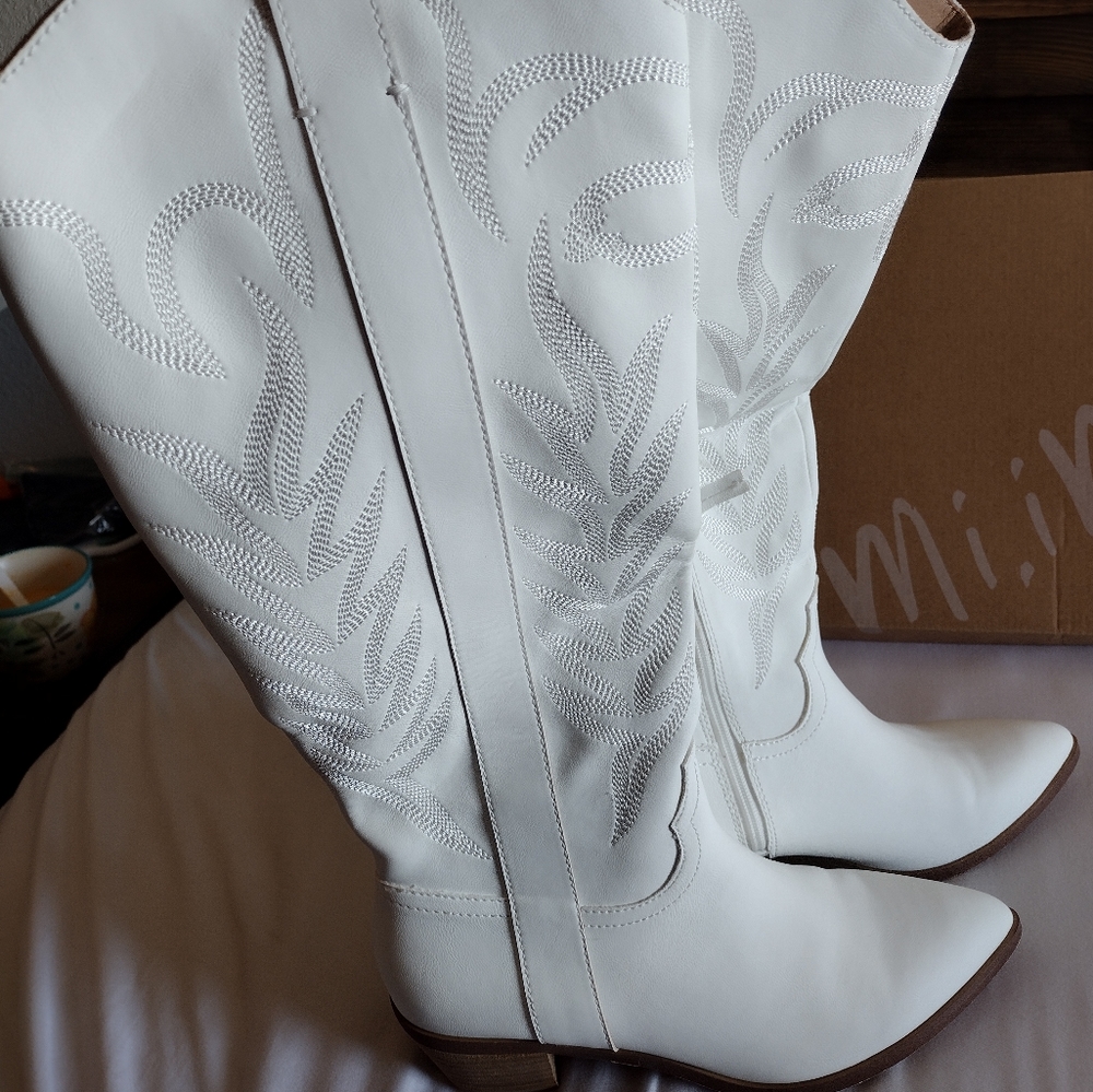 Mi.iM Western boot. Name: INLAY, Color: WHITE size 9 faux leather - Picture 2 of 7